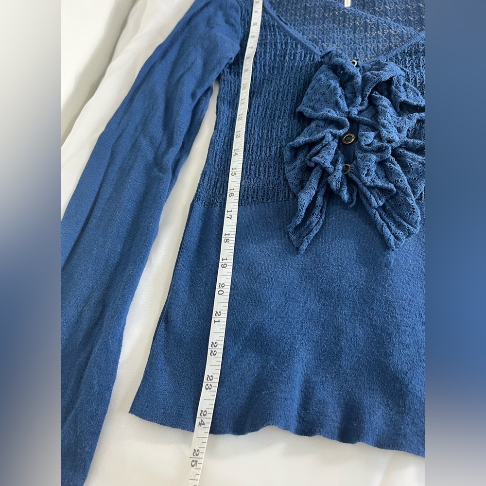 Free People Ruffle Front Crochet Henley Blue Sweater Size Medium - Picture 7 of 11